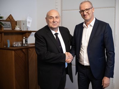 Steinbach József és Tarr Zoltán. Miniszteri látogatás a Zsinati hivatalban, 2026. augusztus 11. - Fotó: Todoroff Lázár