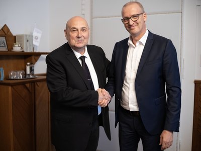 Steinbach József és Tarr Zoltán. Miniszteri látogatás a Zsinati hivatalban, 2026. augusztus 11. - Fotó: Todoroff Lázár