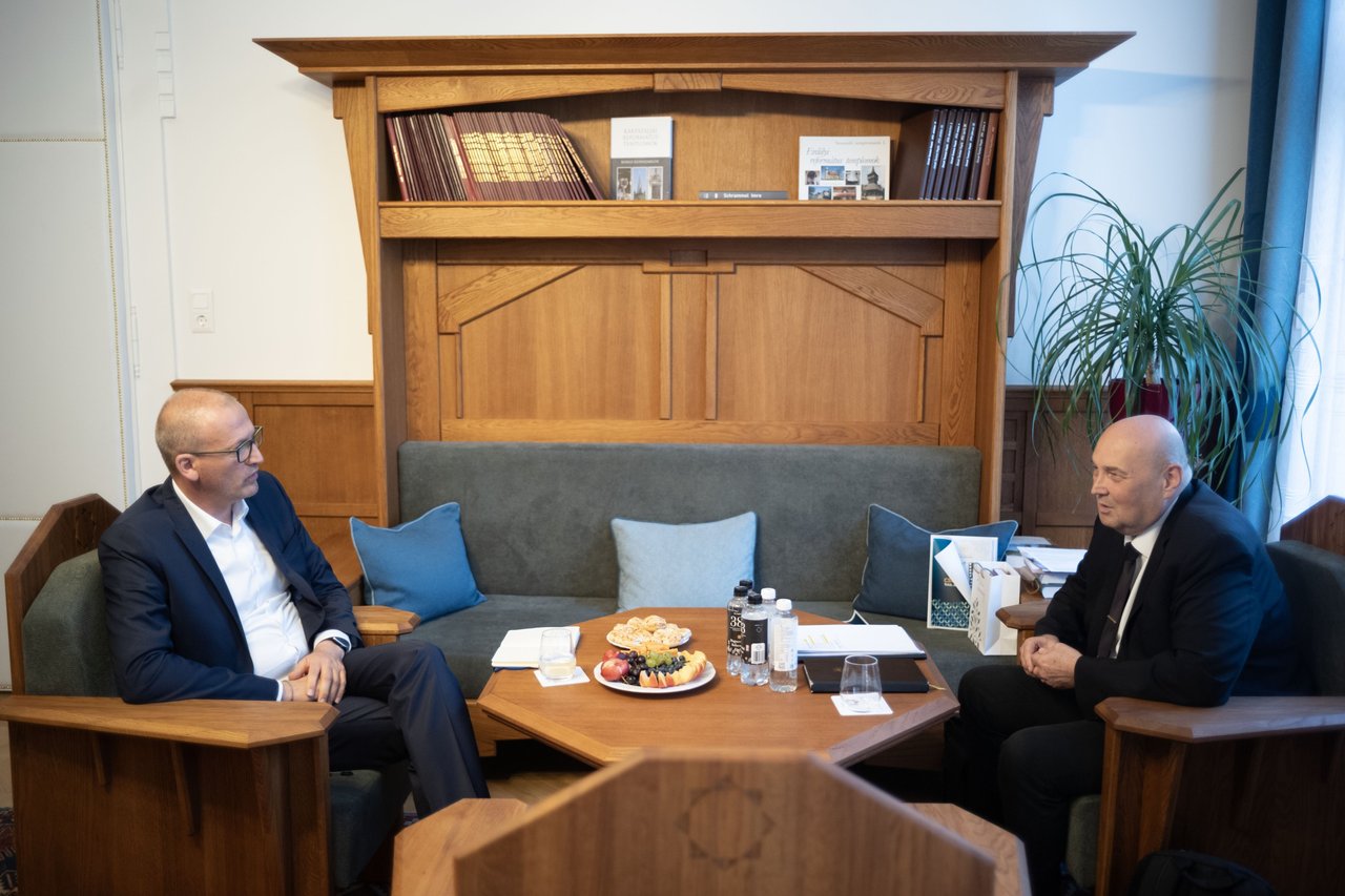 Tarr Zoltán és Steinbach József. Miniszteri látogatás a Zsinati hivatalban, 2026. augusztus 11. - Fotó: Todoroff Lázár