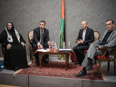 Agapia Sztefanopulosz, Fadi Elhusseini nagykövet, Mitri Raheb, Munther Isaac. Palesztin keresztyének helyezete előadások 2025. november 26. Budapest, Yunus Emre Török Kulturális Központ. Fotó: Todoroff Lázár