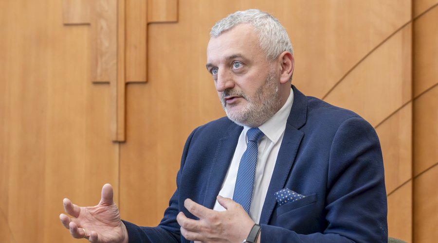 Literáty Zoltán Pénz és egyház Vargosz