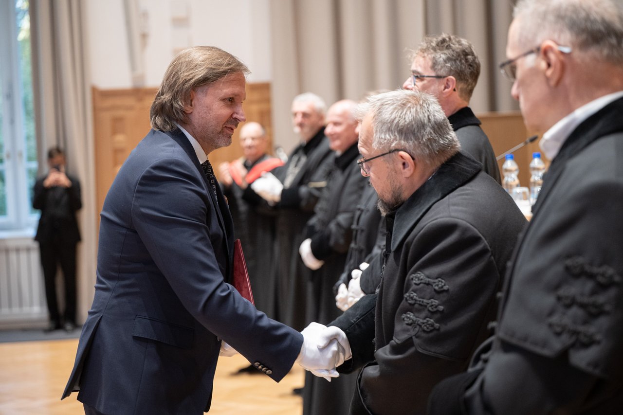 Horváth Péter (balra) doktorrá avatása. KRE Dies Natalis 56-os megemlékezés 2026 - Fotó:Magyaródi Milán