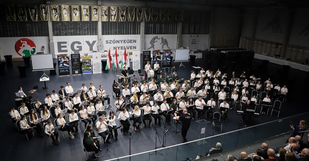 A hit a művészetet is elmélyíti