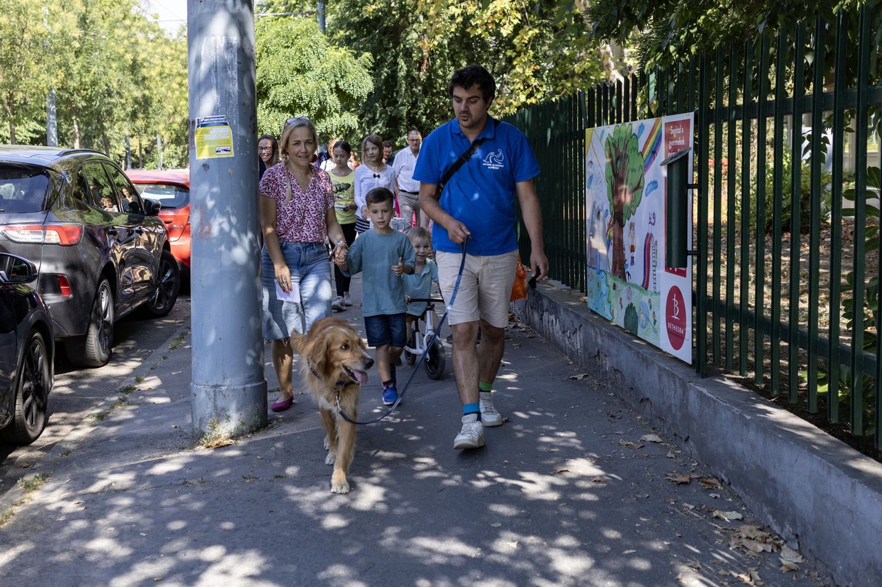 Tangó, a terápiás kutya. Kolodko szobrok Bethesda - 2026. augusztus 10. Fotó: Hurta Hajnalka