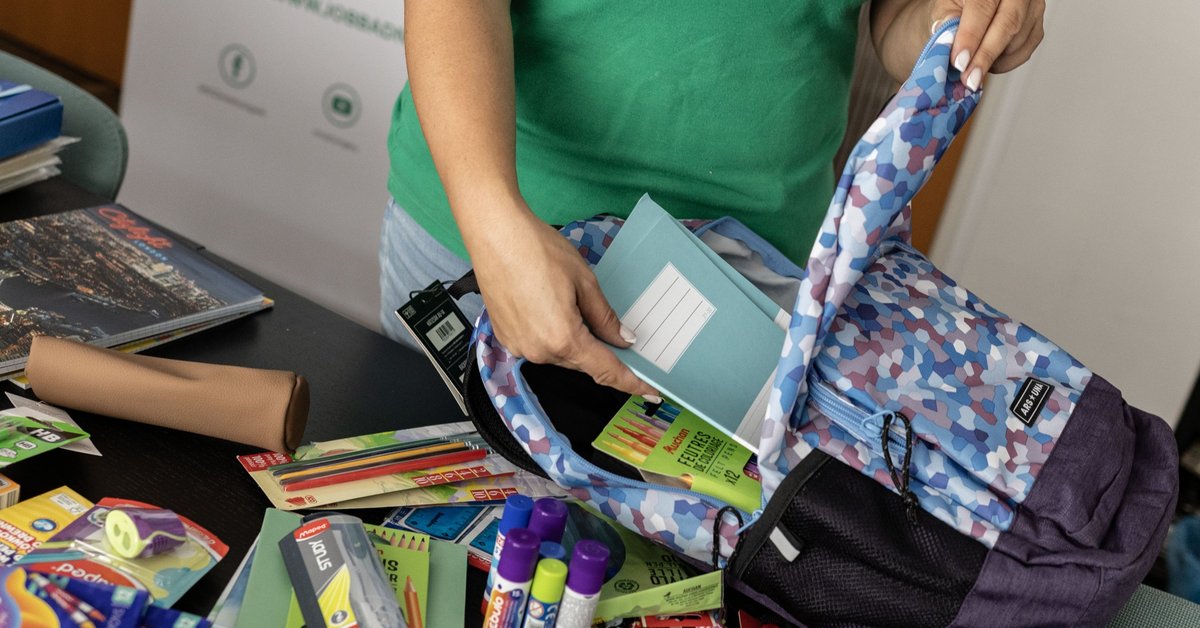Az adományozótól a gyermekig: követtük a tanszerek útját