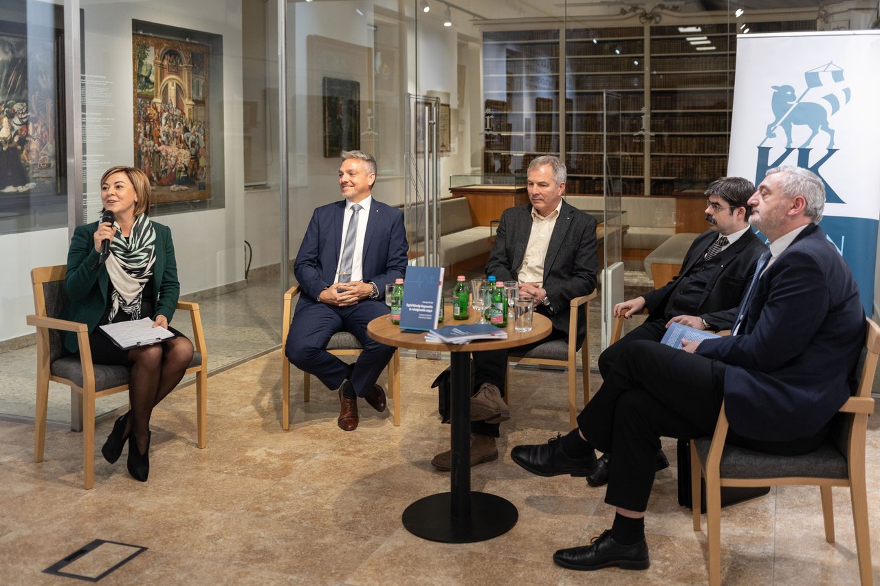 Esztergály Előd könyvbemutatója 205. november 5 - Fotó: Hurta Hajnalka