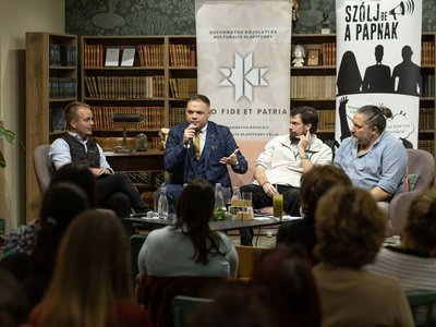 Kovách István Bendegúz. Szólj be a papnak! 2024 október - Ki a csuda ez a Jézus? - Fotó: Hurta Hajnalka