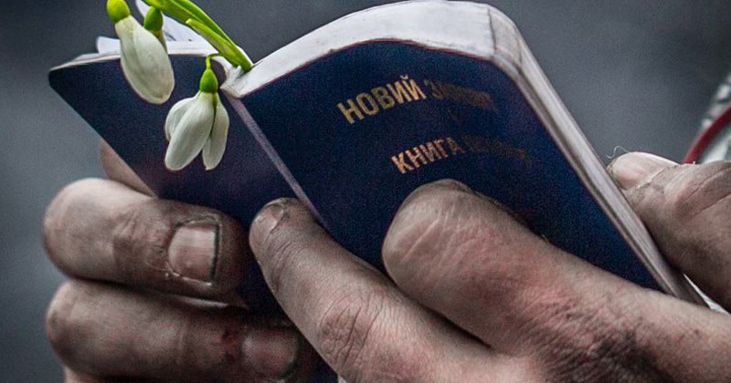 Idegennyelvű Bibliák az Ukrajnából menekülőknek