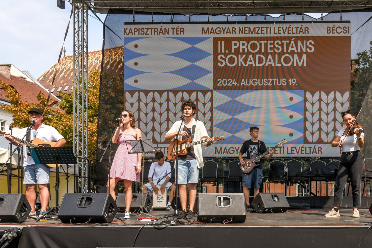 protestáns sokadalom bazánth ivola