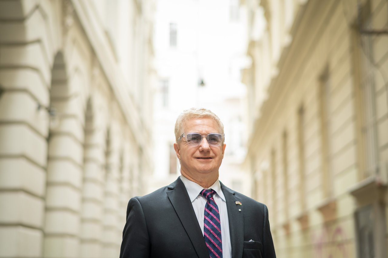 Ronald von Jakó sl03660-5c0b69b7a1