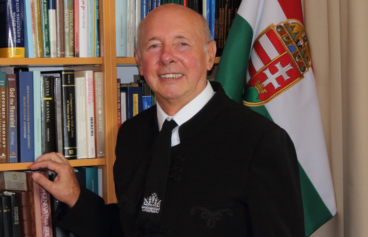 GB szerző fényképe