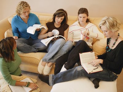 Biblia-olvasás-közösségben-Getty Images