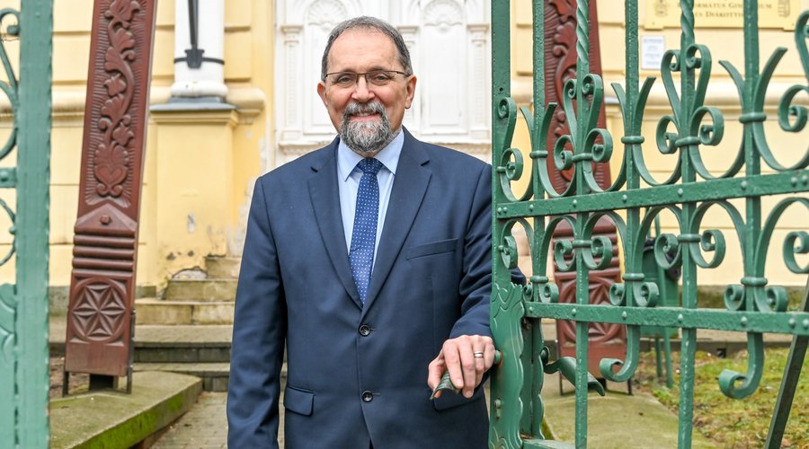 abram-tibormiskolclevay-ref-gimn-27ae06aa69-ivola