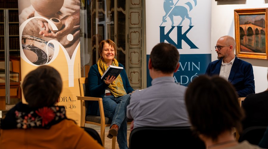 reziliencia_könyvbemutató-08 Bibliamúzeum Mikolda Borbála Galsi Árpád 2025 Feke Eszter