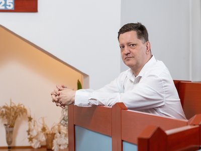 Szentgyörgyi László, sárvári lelkipásztor, őrségi esperes 2025 június - Fotó: Kiss László