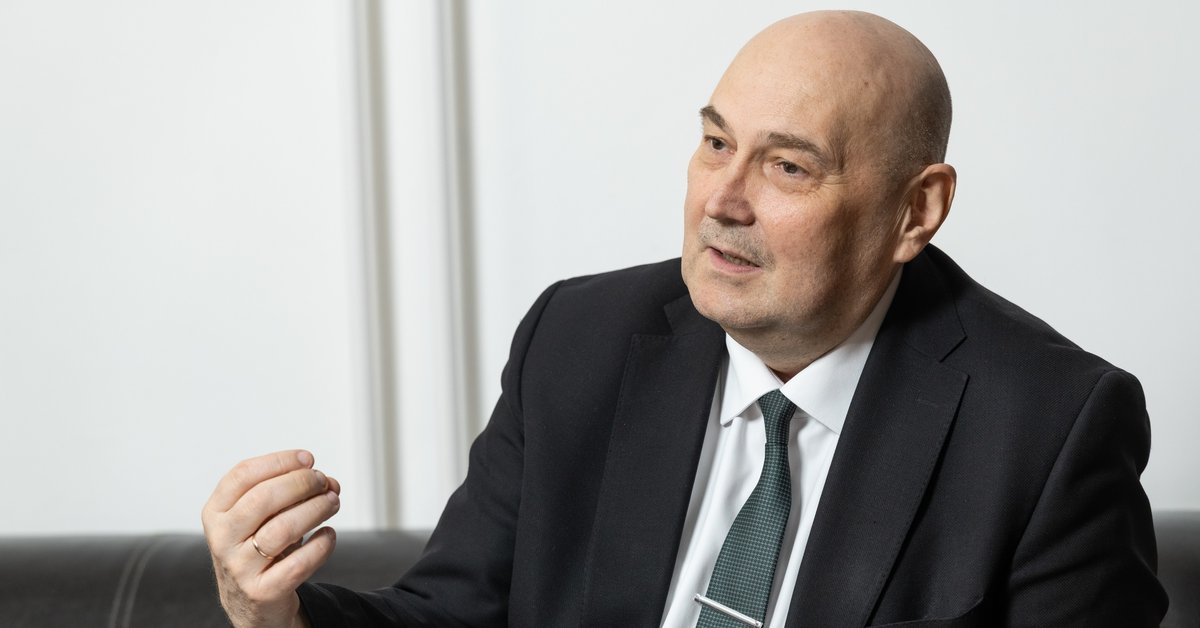 „Építő, közös szolgálatra számítunk” – Steinbach József püspökkel, a Zsinat lelkészi elnökével beszélgettünk az új kormány felállása előtt