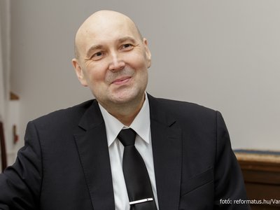 steinbach józsef recenzió vargosz