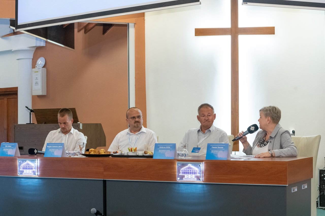 Zila Gábor, Bogdán Szabolcs János, Ambrus Attila, Fekete Zsuzsa. Reformátusok Szárszói Konferenciája 2025 Szombat - Fotó: Kiss László