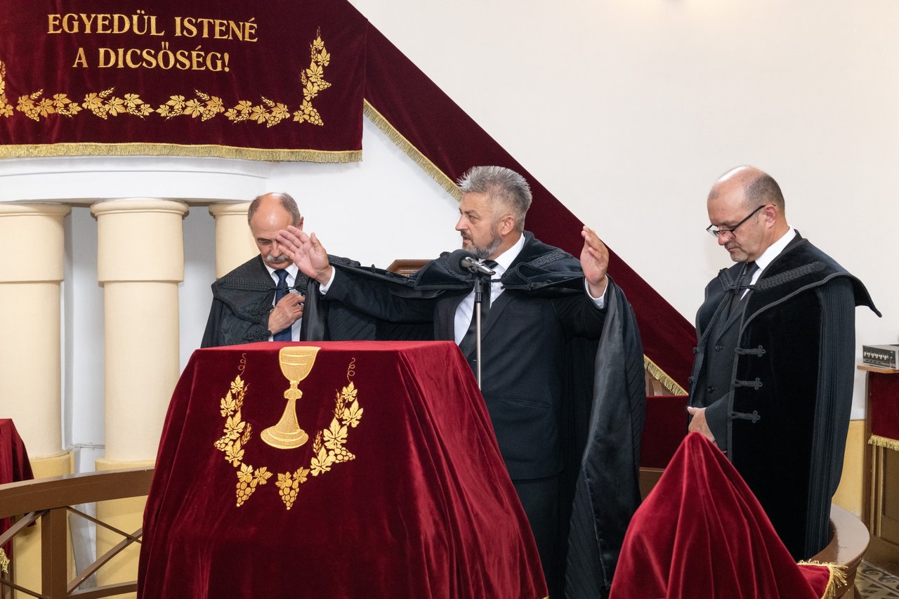 Hella Ferenc esperes (mögötte Zila Péter és Konc-Gáll László). Reformátusok Szárszói Konferenciája 2025 Vasárnap - Fotó: Kiss László