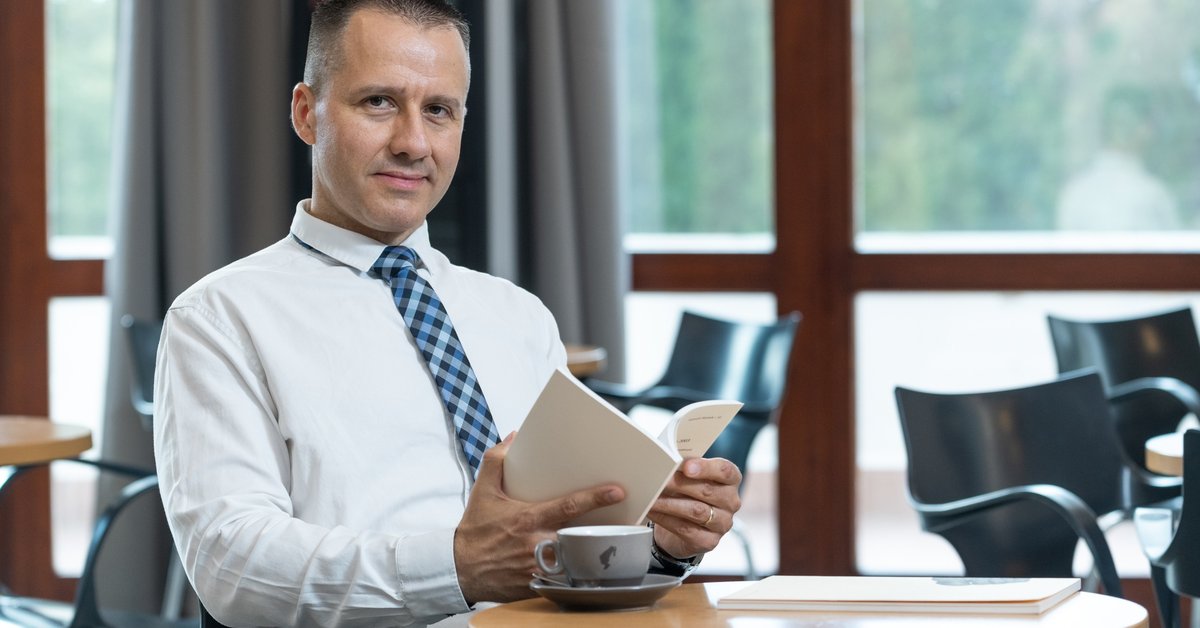 Aki nemcsak az egyházzal, hanem Istennel is szerződést kötött